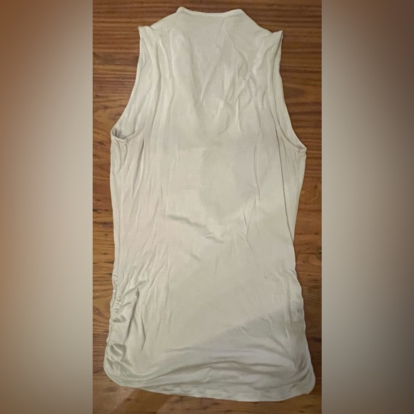 sleeveless white V-neck faux wrap tunic tank top with ruched side - Picture 5 of 5